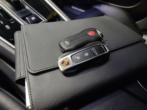 Used 2018 Porsche Panamera 4S image 46