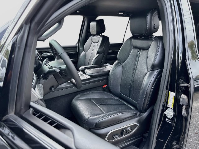 Used 2024 Jeep Wagoneer L Series II w/ Flexible Seating Group AWD/4WD image 22