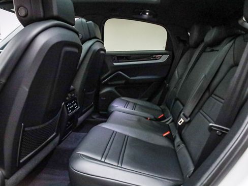 Certified 2025 Porsche Cayenne Coupe image 22