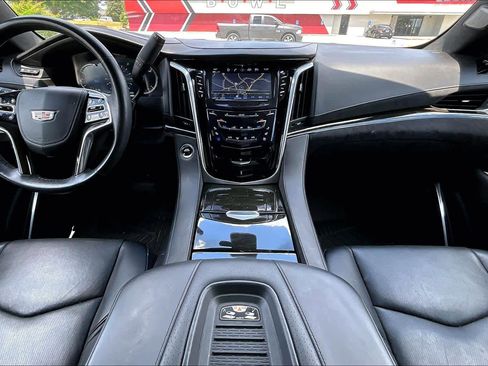 Used 2020 Cadillac Escalade Platinum RWD image 16