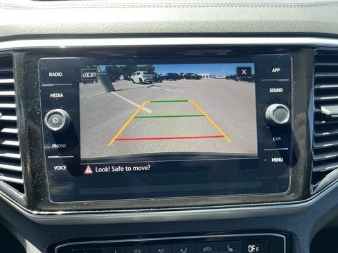Certified 2023 Volkswagen Atlas Cross Sport SE w/ Panoramic Sunroof Package AWD/4WD image 29