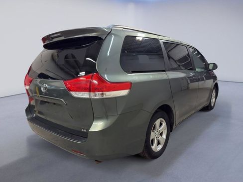 Used 2014 Toyota Sienna LE image 6