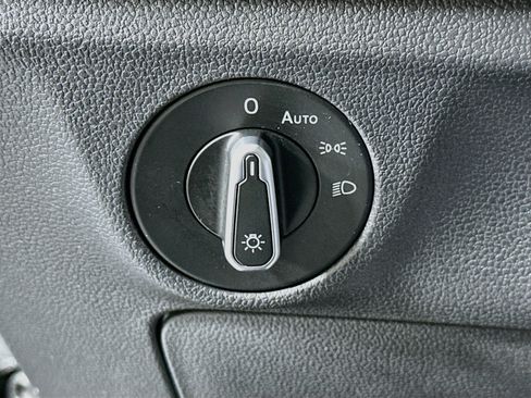 Used 2024 Volkswagen Jetta SE FWD image 17