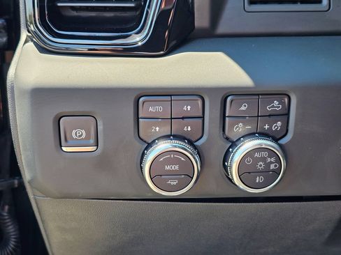 Used 2025 GMC Sierra 1500 AT4 w/ AT4 Preferred Package AWD/4WD image 25
