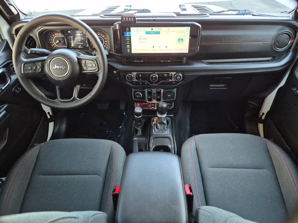 Used 2025 Jeep Wrangler Unlimited Rubicon AWD/4WD image 14