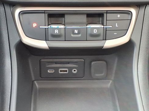 Used 2023 GMC Terrain Denali w/ Black Diamond Edition image 17