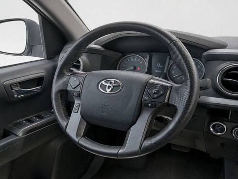 Used 2017 Toyota Tacoma TRD Off-Road AWD/4WD image 31