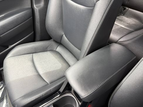 Used 2024 Toyota Corolla Cross XLE FWD image 14