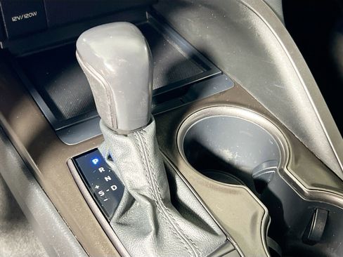 Used 2022 Toyota Camry SE image 16