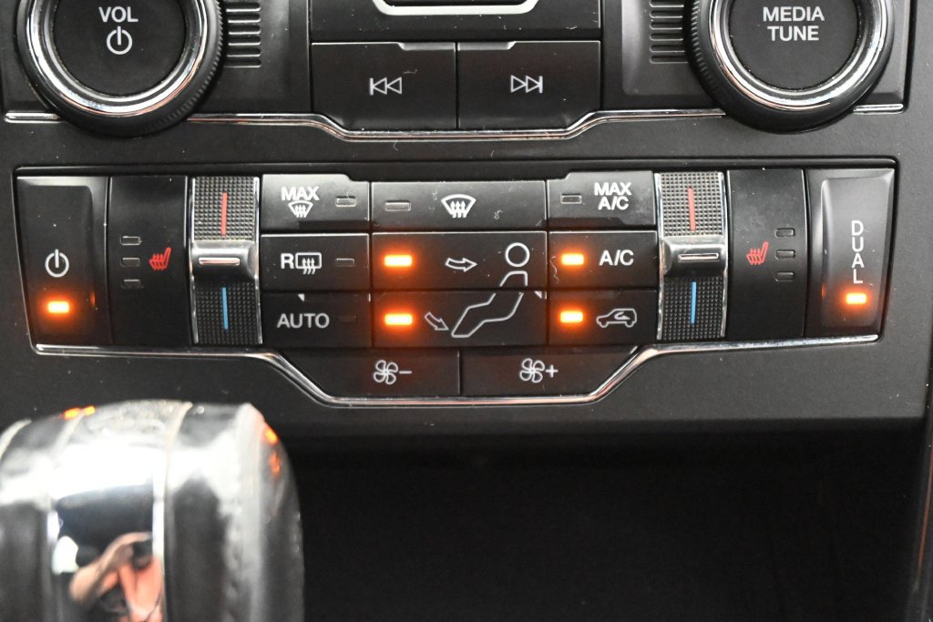 Used 2018 Ford Explorer XLT w/ XLT Appearance Package AWD/4WD image 21