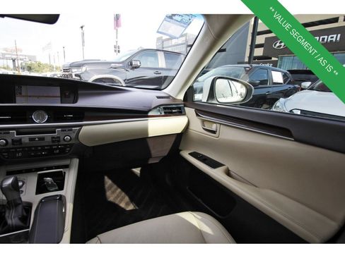 Used 2018 Lexus ES 350 w/ Luxury Package w/Wood Trim FWD image 13