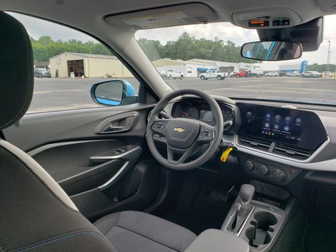 New 2026 Chevrolet Trax LS w/ LS Convenience Package FWD image 35