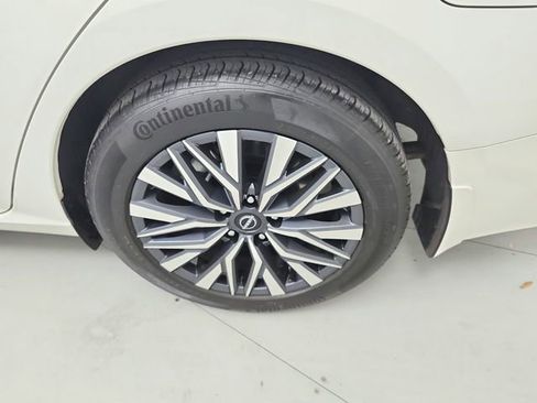 Used 2025 Nissan Altima 2.5 SV image 36