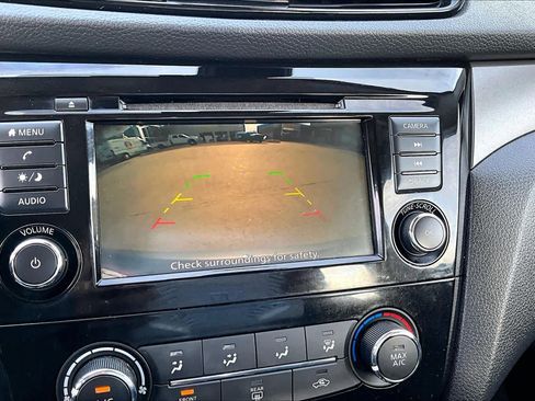 Used 2021 Nissan Rogue Sport S image 23