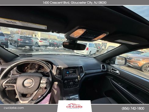 Used 2018 Jeep Grand Cherokee Laredo image 14