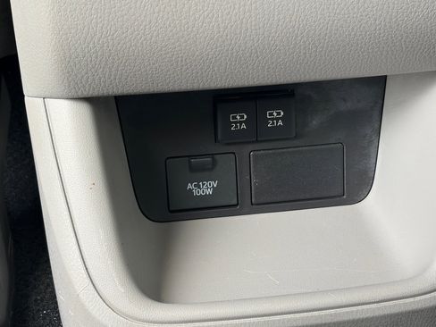 Used 2019 Toyota Highlander Limited image 15