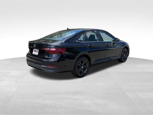 Used 2023 Volkswagen Jetta SE FWD image 7