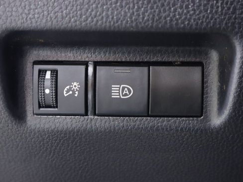 Used 2021 Toyota RAV4 LE AWD/4WD image 10