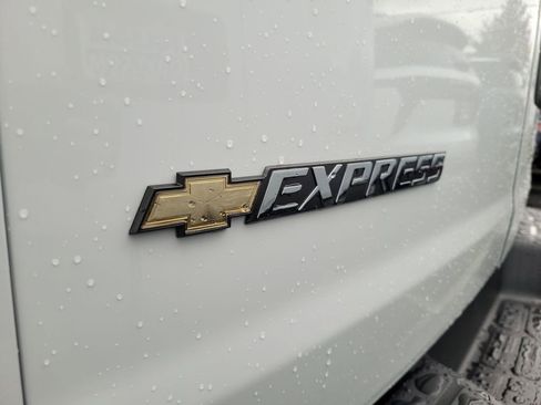 New 2025 Chevrolet Express 2500 Work Van image 23