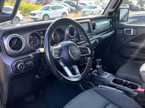 Used 2021 Jeep Wrangler Unlimited Sahara AWD/4WD image 14
