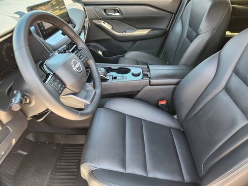 Used 2025 Nissan Rogue SL AWD/4WD image 12