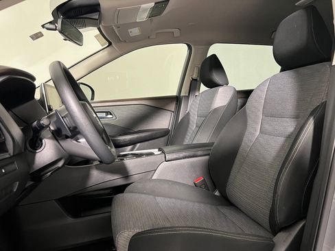 Used 2023 Nissan Rogue SV image 4