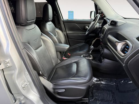 Used 2016 Jeep Renegade Limited image 19