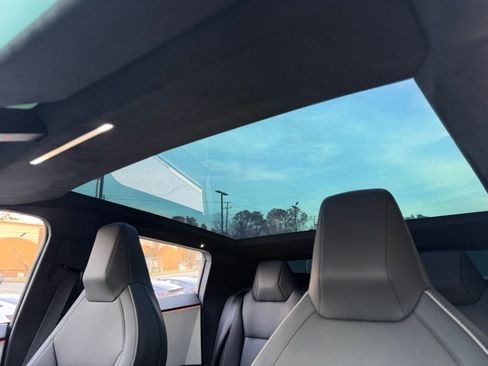 Used 2024 Tesla Cybertruck AWD Crew Cab image 50