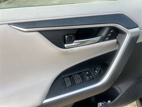 Used 2023 Toyota RAV4 Limited image 17