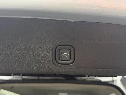 Used 2013 Chevrolet Suburban LTZ image 7