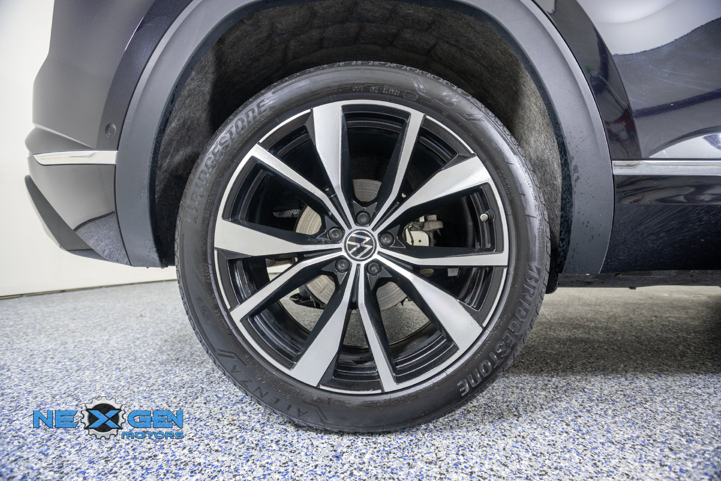 Used 2024 Volkswagen Atlas Cross Sport SEL Premium R-Line AWD/4WD image 47
