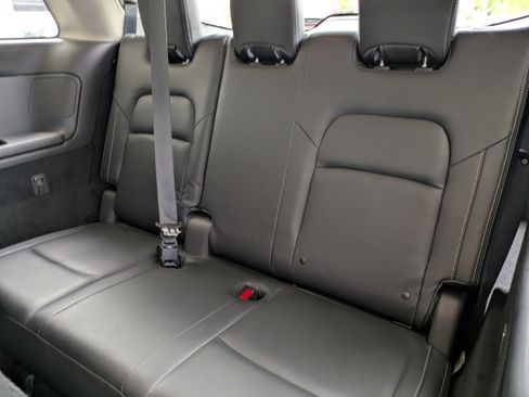 Used 2022 Nissan Pathfinder SV FWD image 14