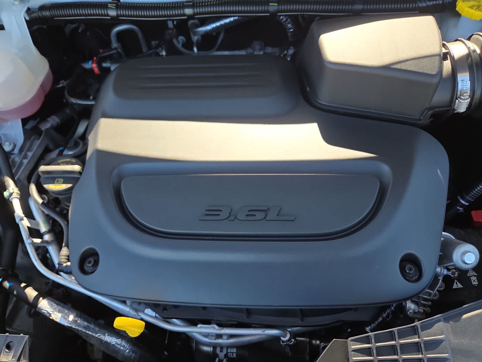 Certified 2025 Chrysler Pacifica Select FWD image 17