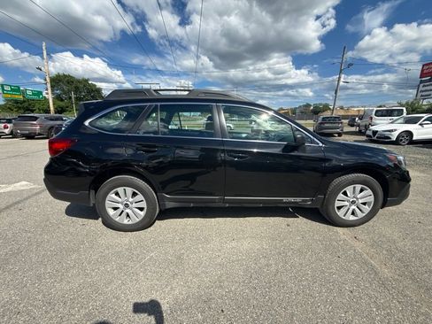 Used 2019 Subaru Outback 2.5i AWD/4WD image 6