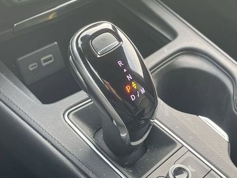 Used 2025 Cadillac XT4 Premium Luxury image 6