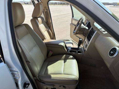 Used 2009 Mercury Mountaineer Premier image 22