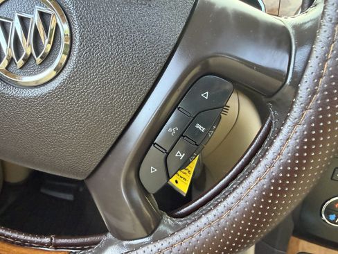 Used 2008 Buick Enclave CXL w/ Entertainment Package #2 FWD image 35