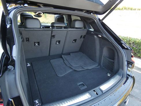 Used 2018 Porsche Macan Sport Edition image 75