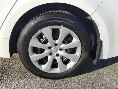 Used 2025 Toyota Corolla LE FWD image 5