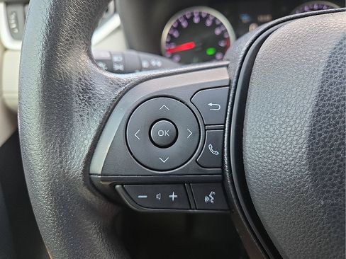 Used 2020 Toyota RAV4 XLE FWD image 19