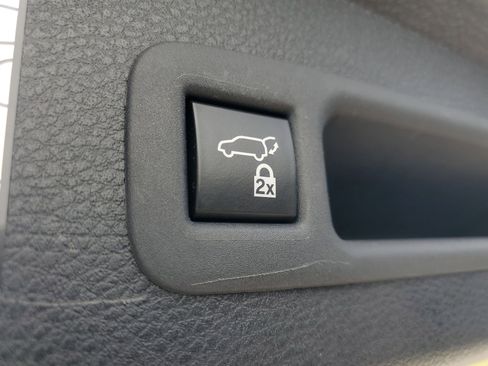 Used 2023 Toyota Sienna Limited image 8