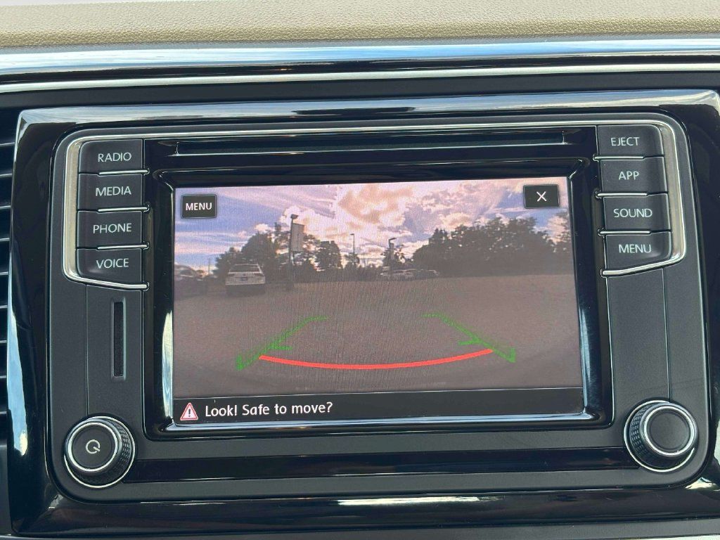 Used 2019 Volkswagen Beetle 2.0T SE FWD image 24