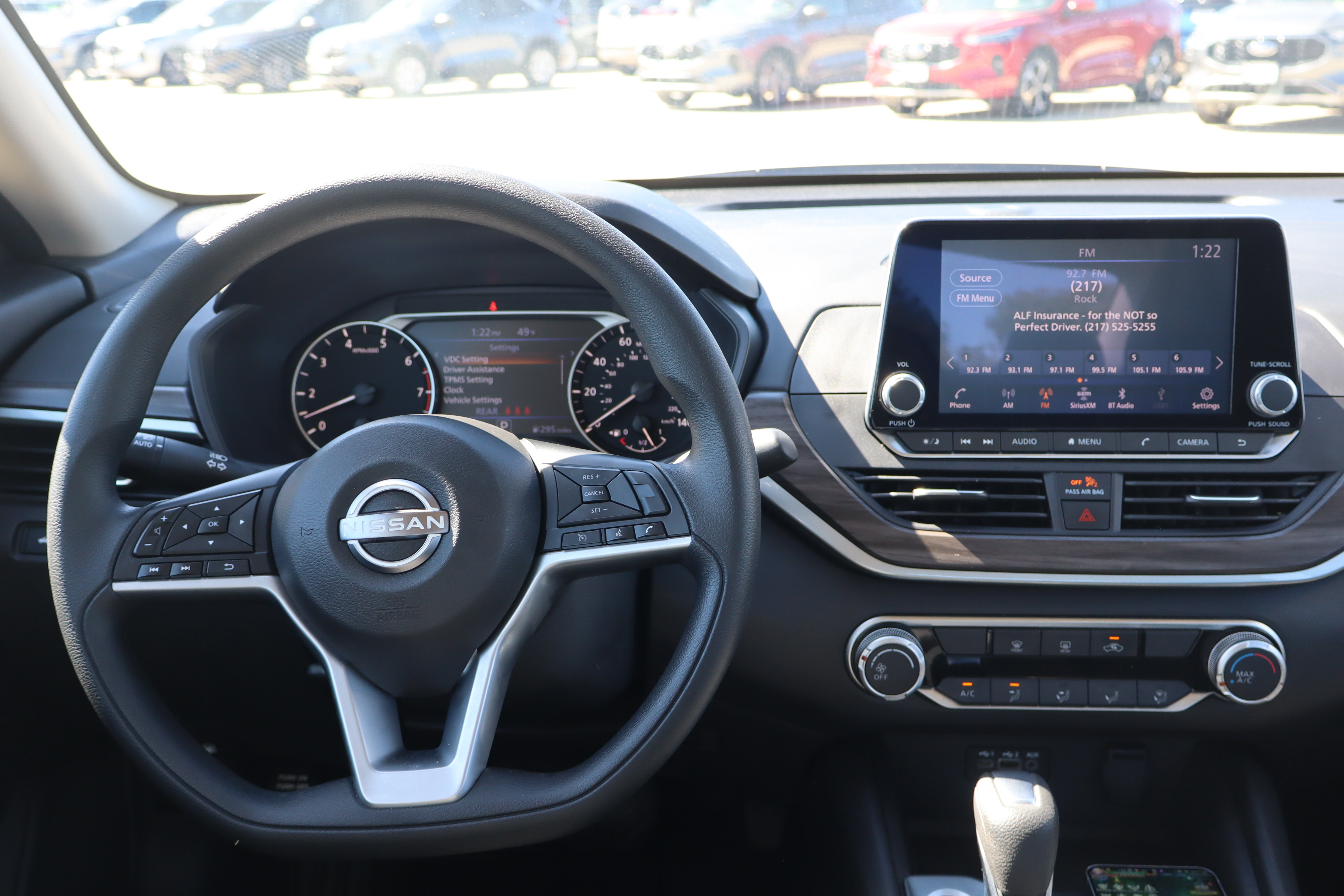 Used 2025 Nissan Altima 2.5 SV FWD image 13