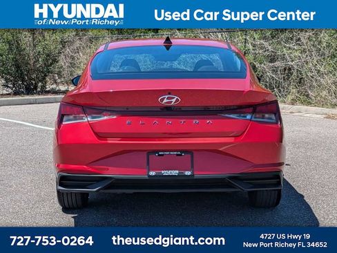 Used 2023 Hyundai Elantra SEL w/ Convenience Package FWD image 4