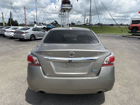 Used 2014 Nissan Altima 2.5 SL w/ Moonroof Package FWD image 10