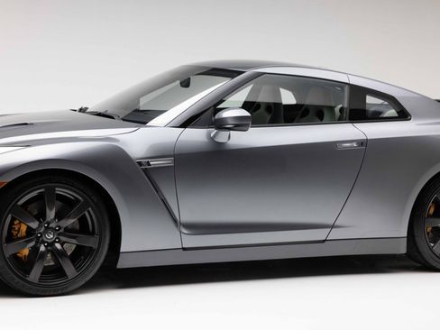 Used 2010 Nissan GT-R Premium AWD/4WD image 33