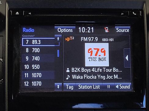 Used 2015 Toyota Camry XLE image 25