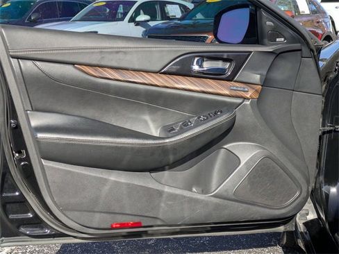 Used 2018 Nissan Maxima Platinum image 9