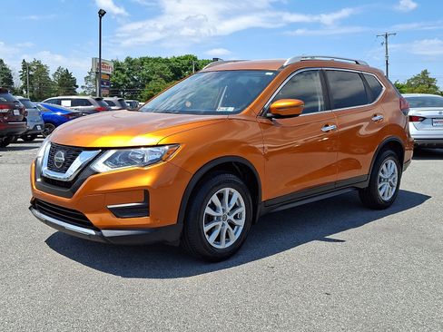 Used 2019 Nissan Rogue SV AWD/4WD image 3