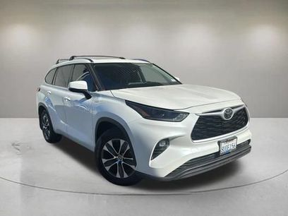 Used 2021 Toyota Highlander XLE